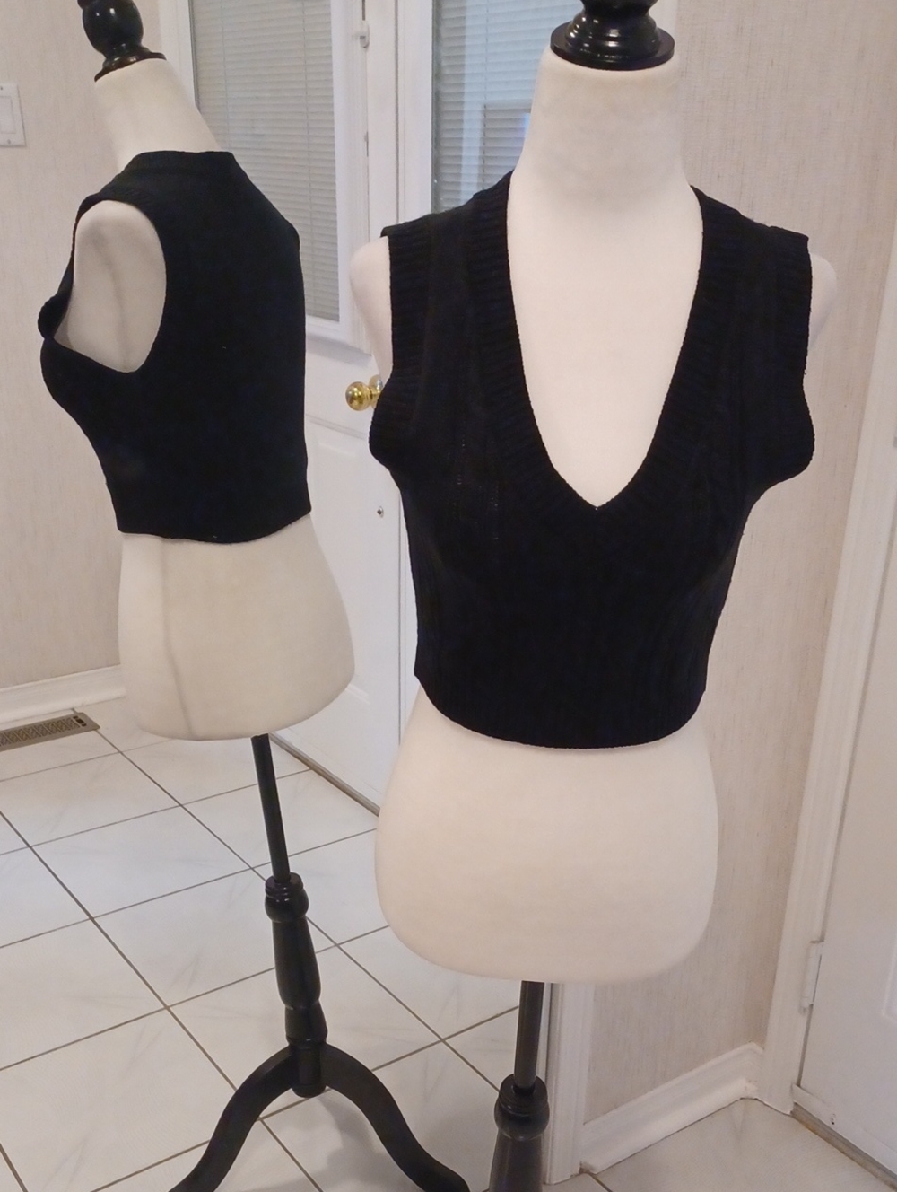 4/$60 Black Cable-Knit V-Neck Sleeveless Sweater Vest - Size XS